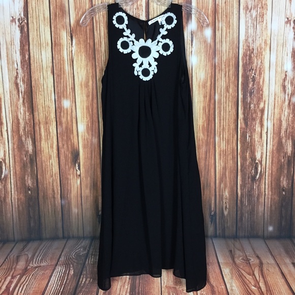 Max Studio Crochet Daisy Black White Sleeveless Mod Mini Shift Dress Small - Picture 1 of 6